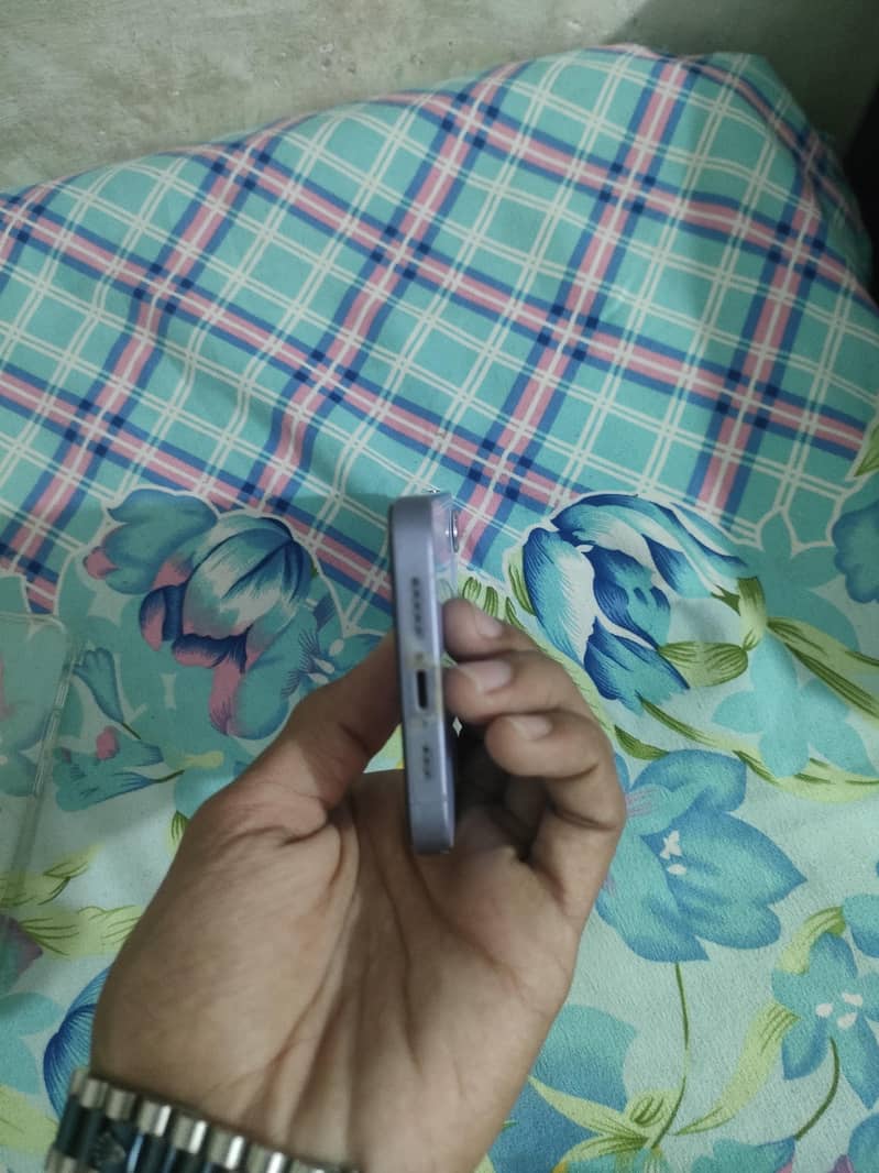 Apple iPhone 12 6