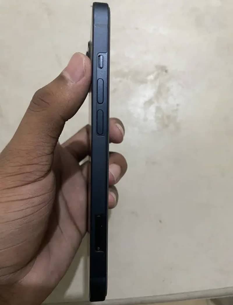 Apple iPhone 13 1