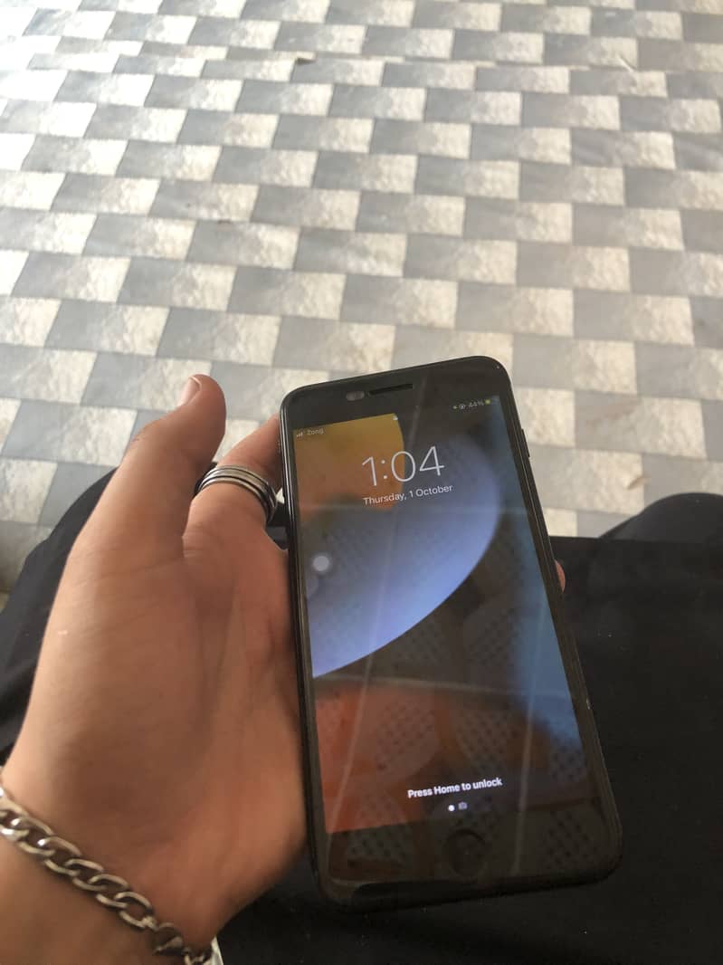 Apple iPhone 7 Plus 1