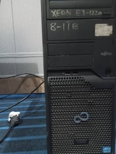 Fujitsu PRIMERGY TX100 S3 + Xeon E3-1220