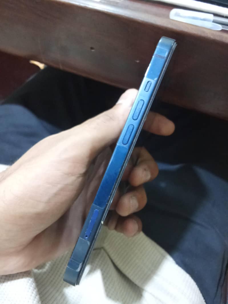 Apple iPhone 13 3