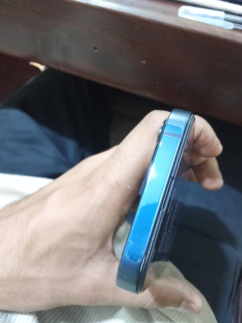 Apple iPhone 13 4