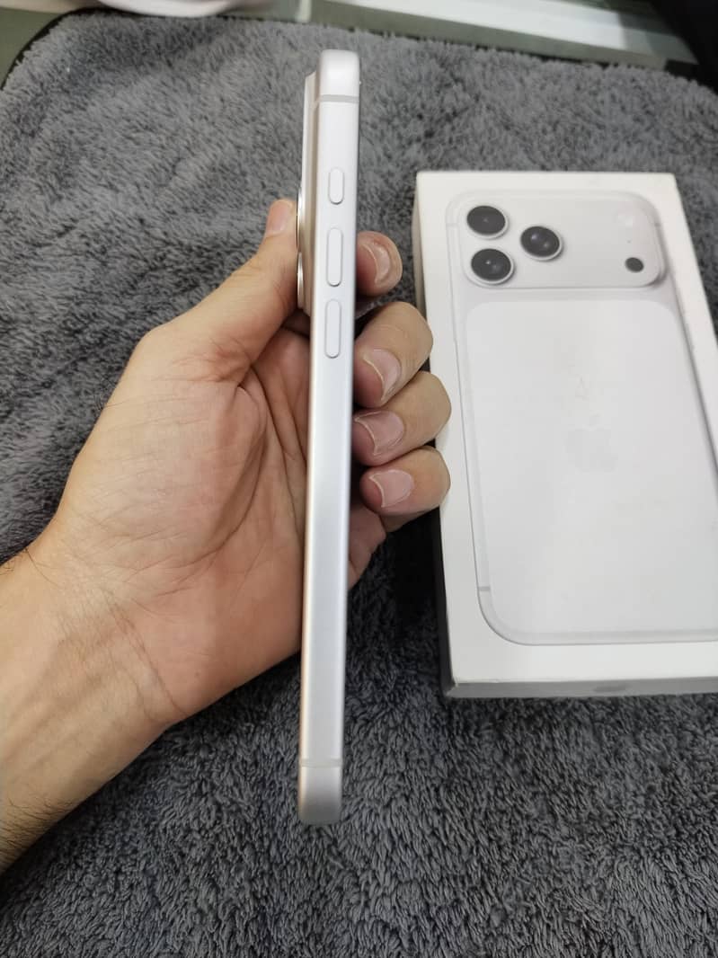 Apple iPhone 17 Pro Max 1