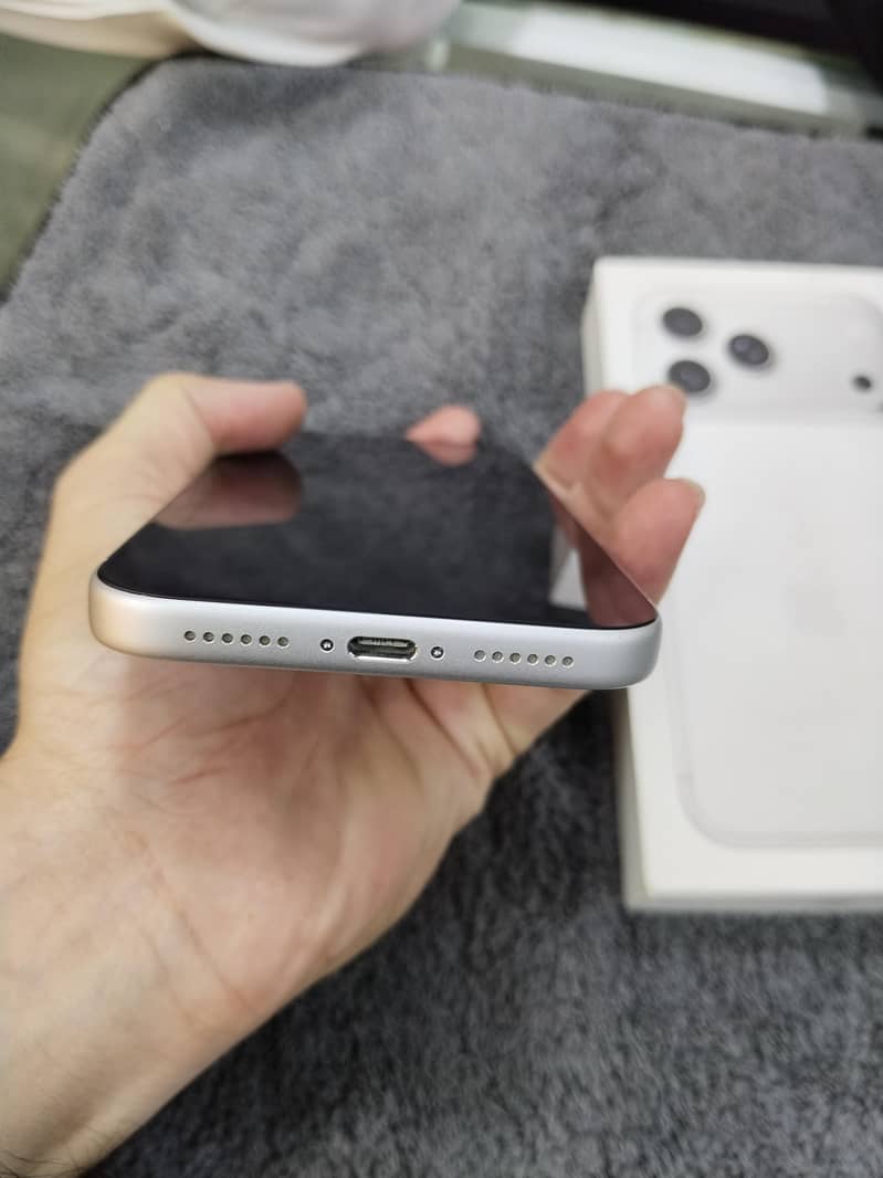 Apple iPhone 17 Pro Max 2