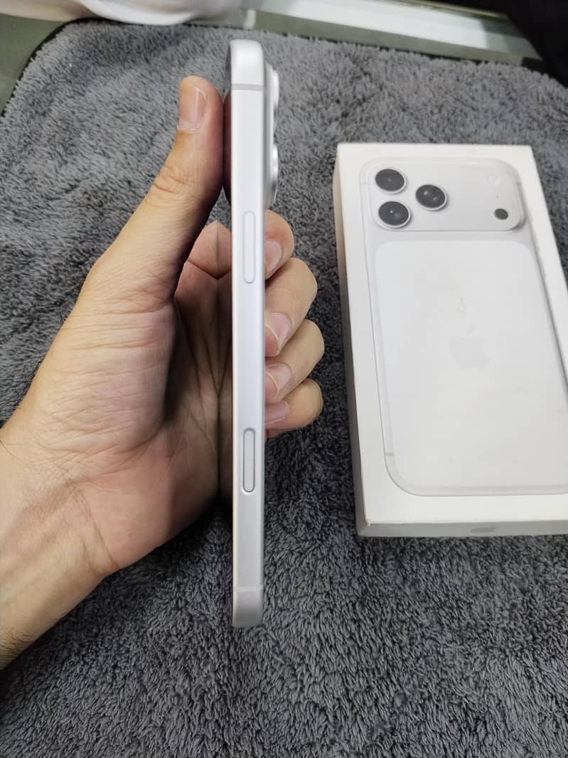 Apple iPhone 17 Pro Max 3