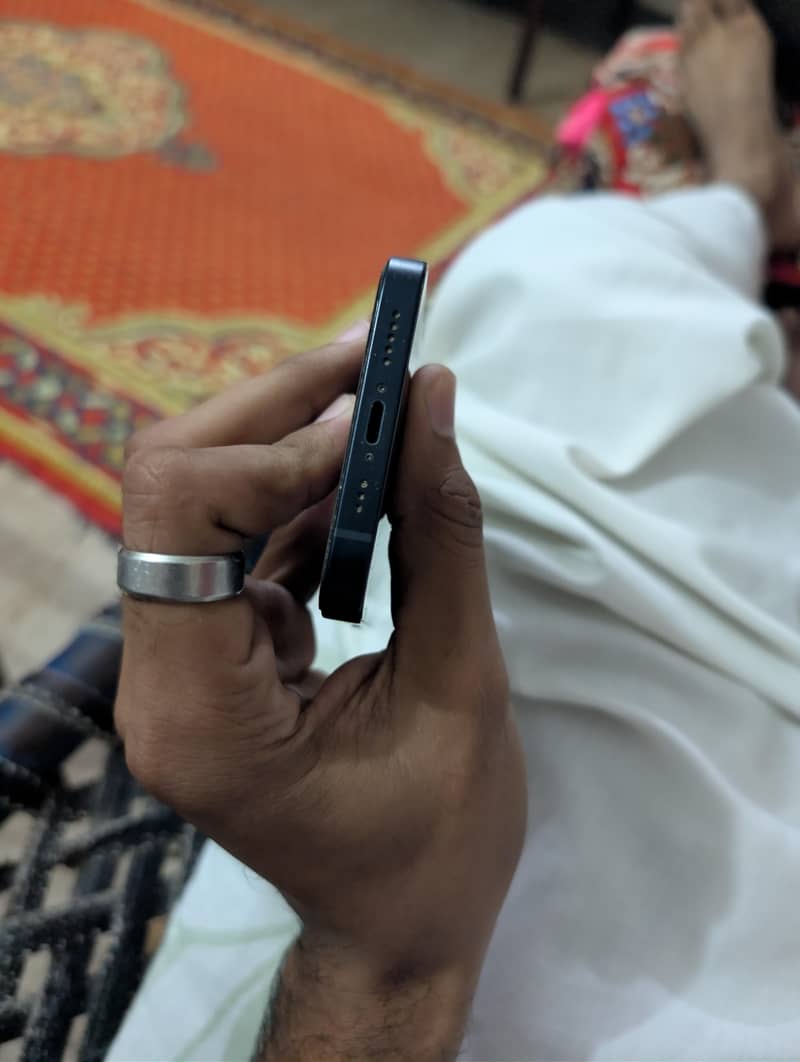 Apple iPhone 13 4