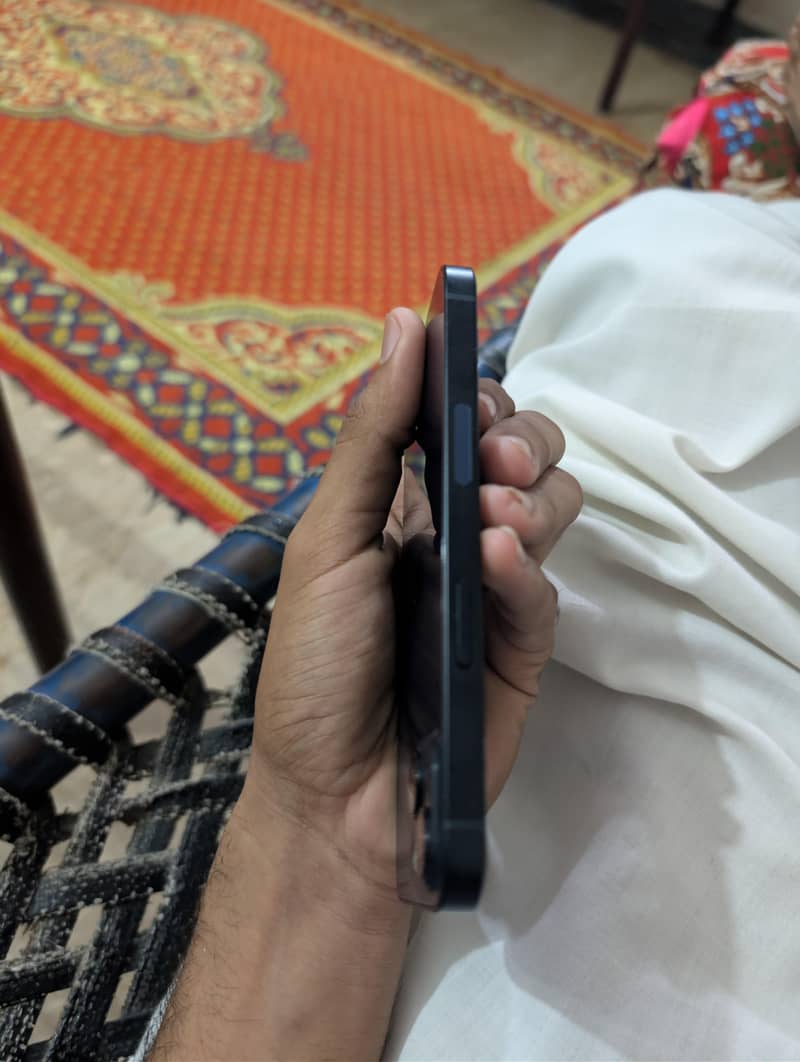 Apple iPhone 13 5