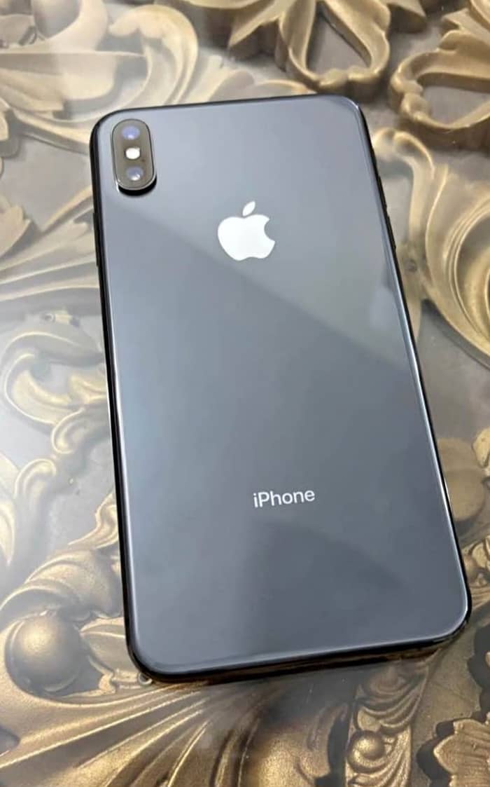 Apple iPhone XS Max 1