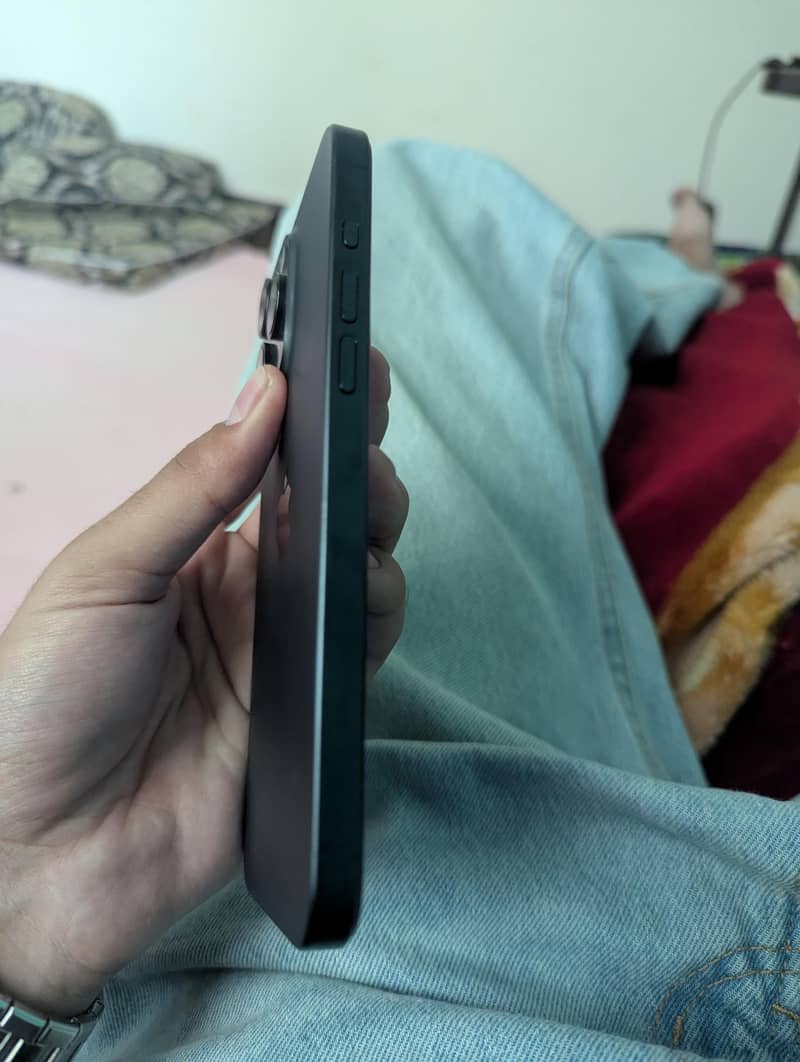 Apple iPhone 15 Pro Max 2