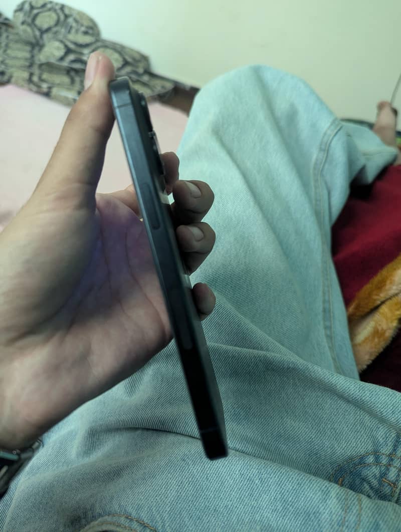 Apple iPhone 15 Pro Max 3