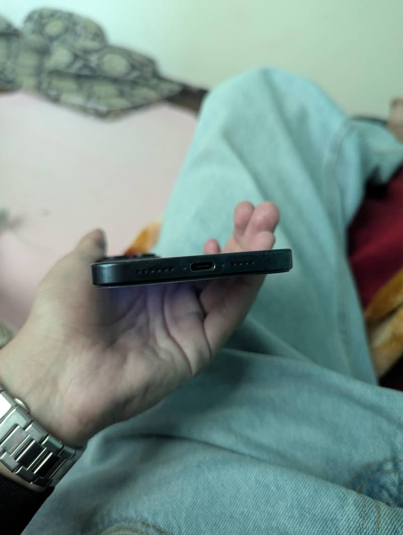 Apple iPhone 15 Pro Max 4