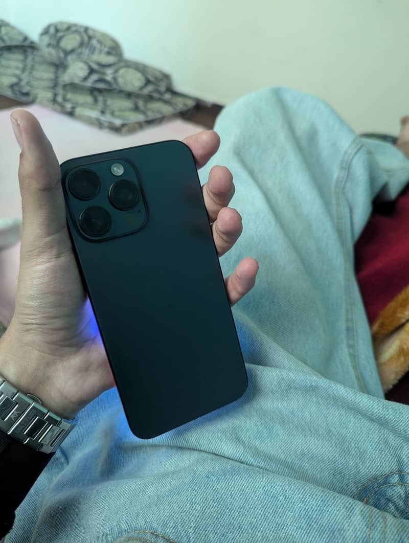 Apple iPhone 15 Pro Max 6