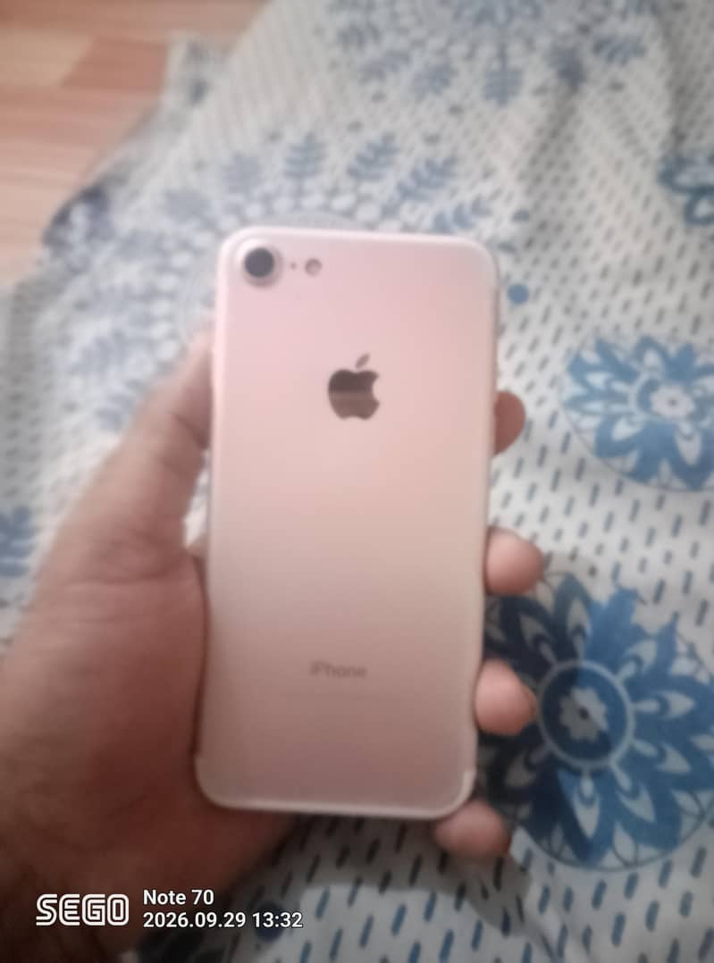 Apple iPhone 7 1