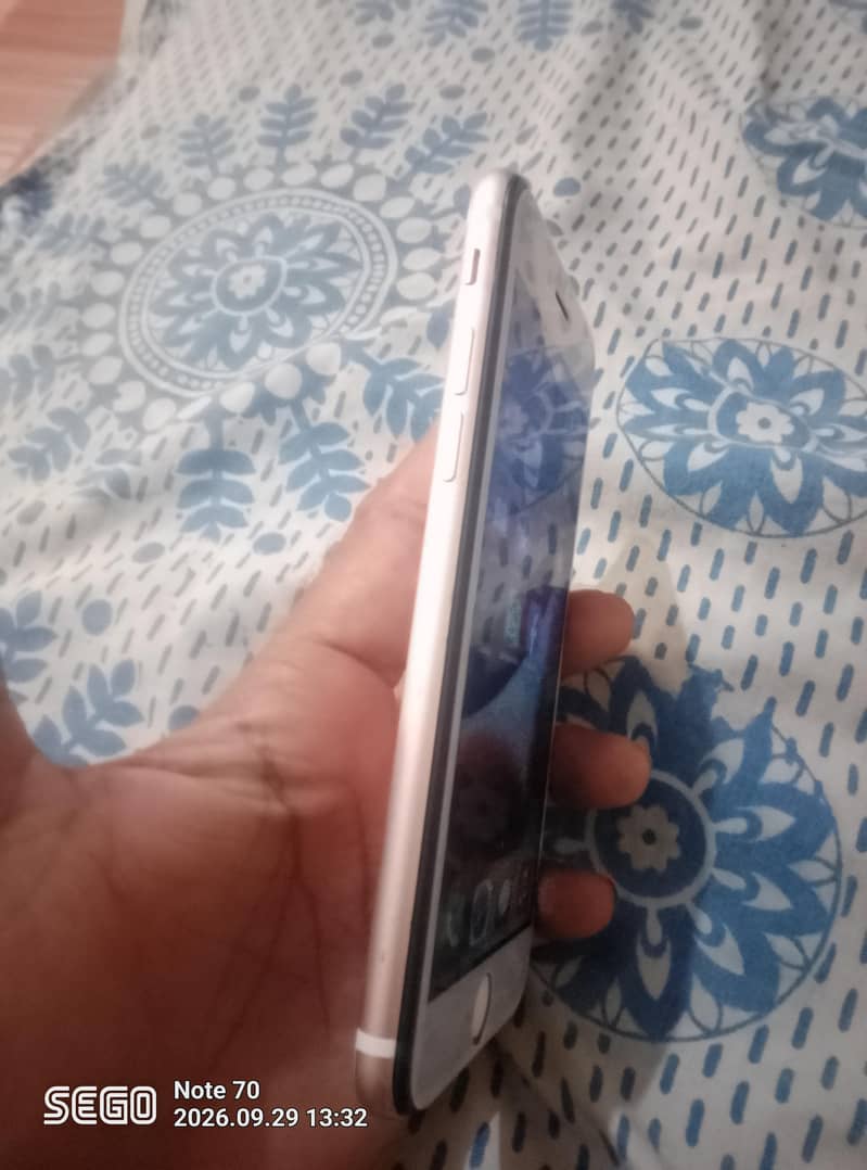 Apple iPhone 7 3
