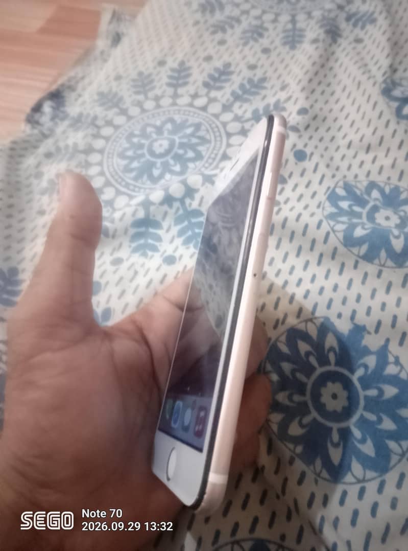 Apple iPhone 7 4