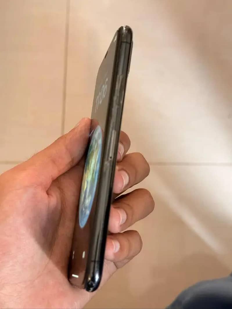 iPhone Xs 2