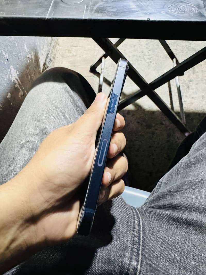 Apple iPhone 13 2