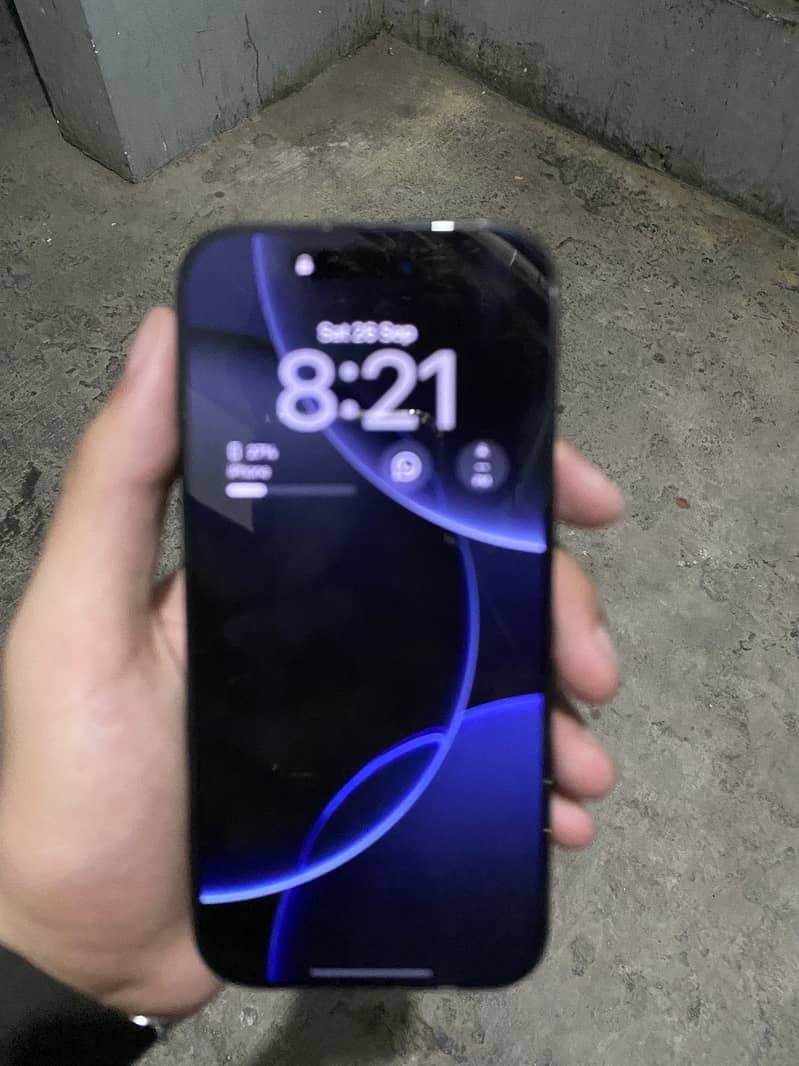 Apple iPhone 16 Pro 0