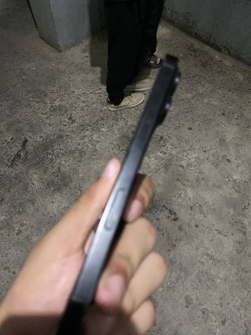 Apple iPhone 16 Pro 1