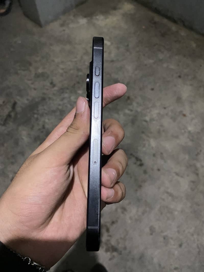 Apple iPhone 16 Pro 2