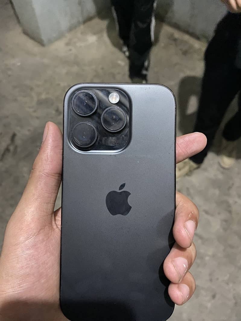 Apple iPhone 16 Pro 3