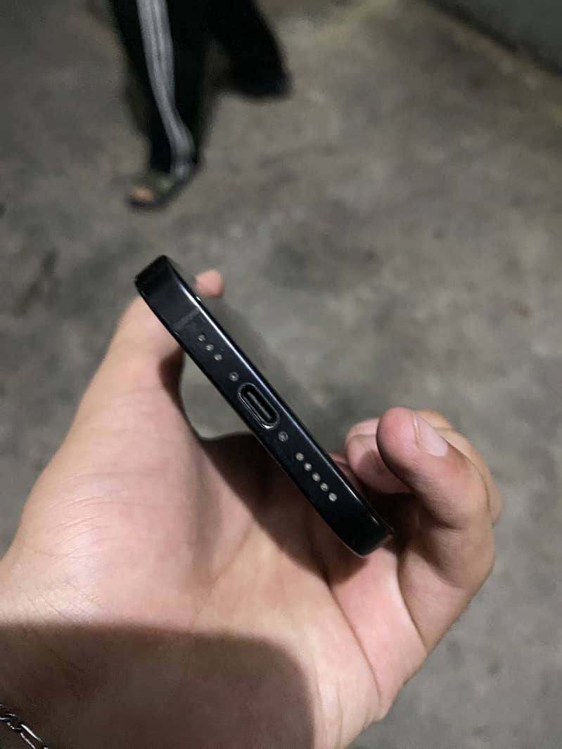Apple iPhone 16 Pro 4