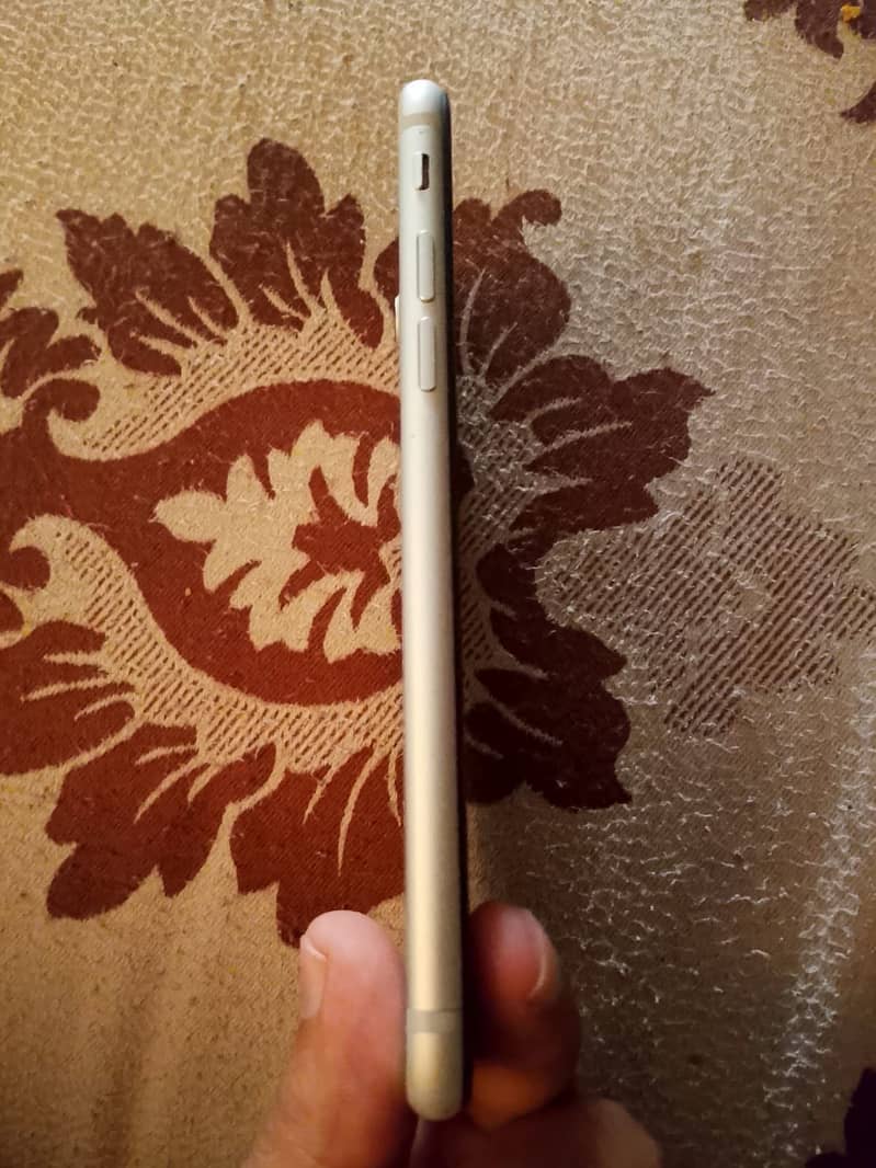 Apple iPhone 7 4