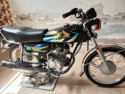 HONDA CG 125 BRAND NEW BIKE LIKE NEW