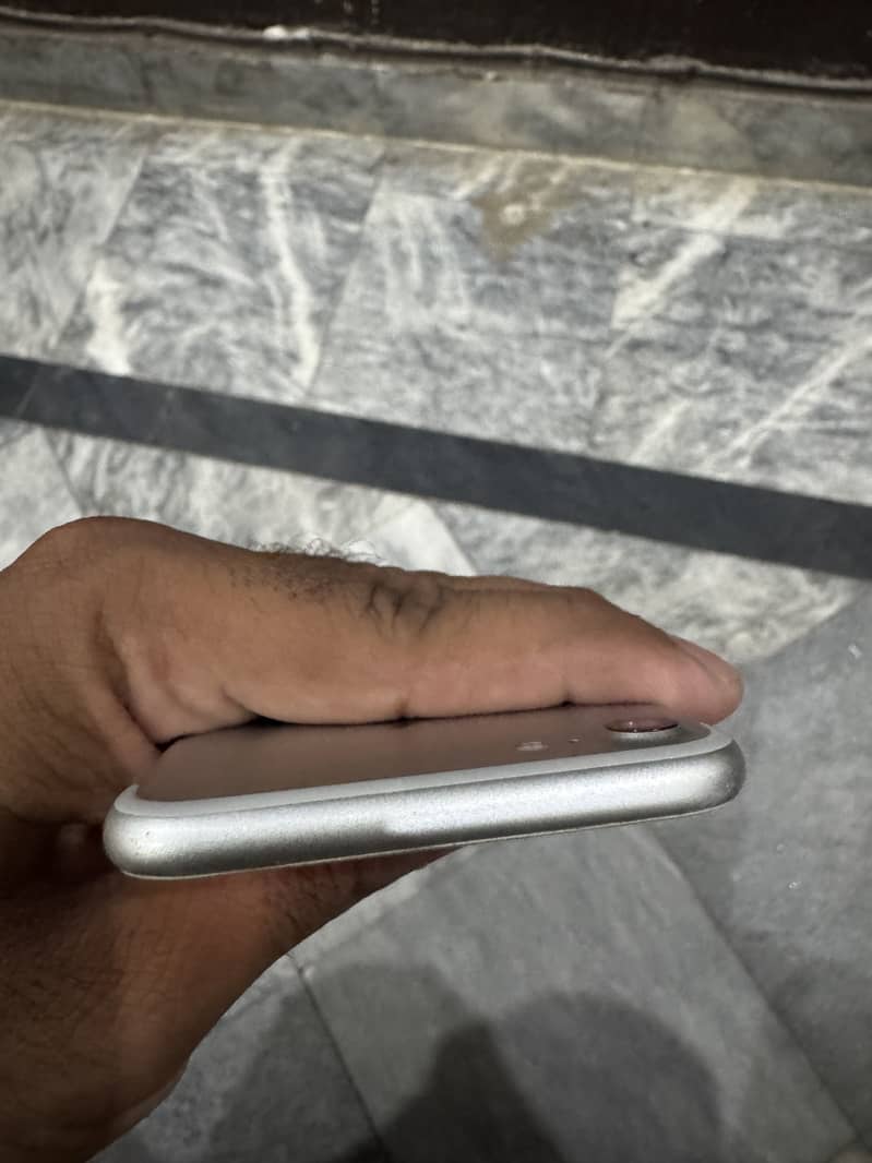 Apple iPhone 7 0