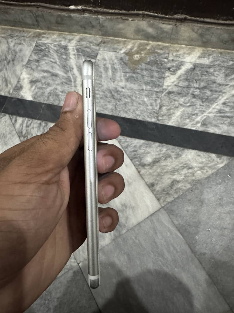 Apple iPhone 7 2