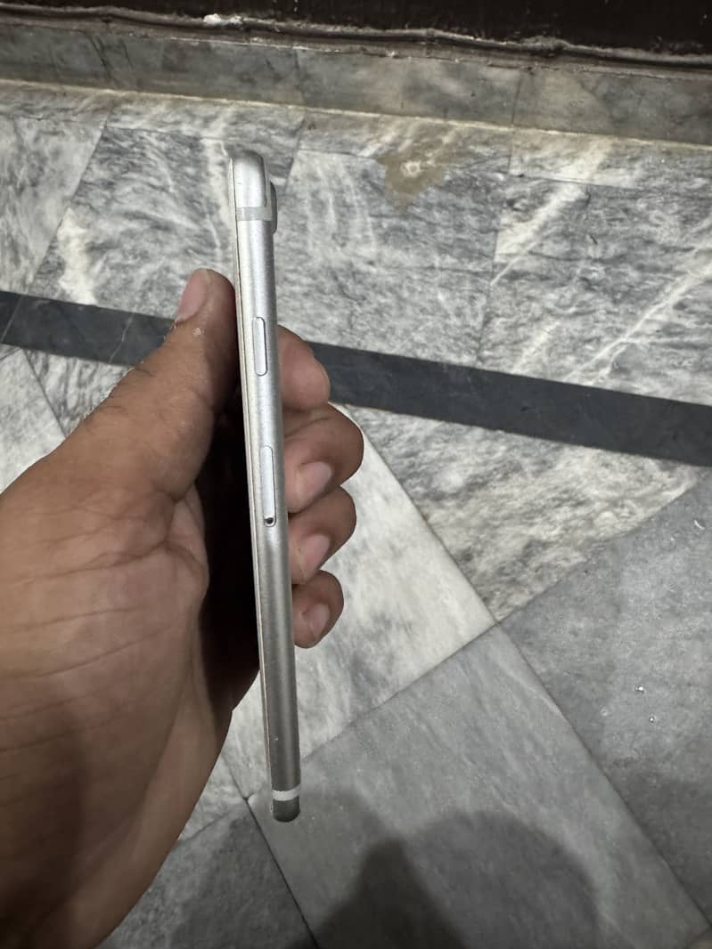 Apple iPhone 7 3