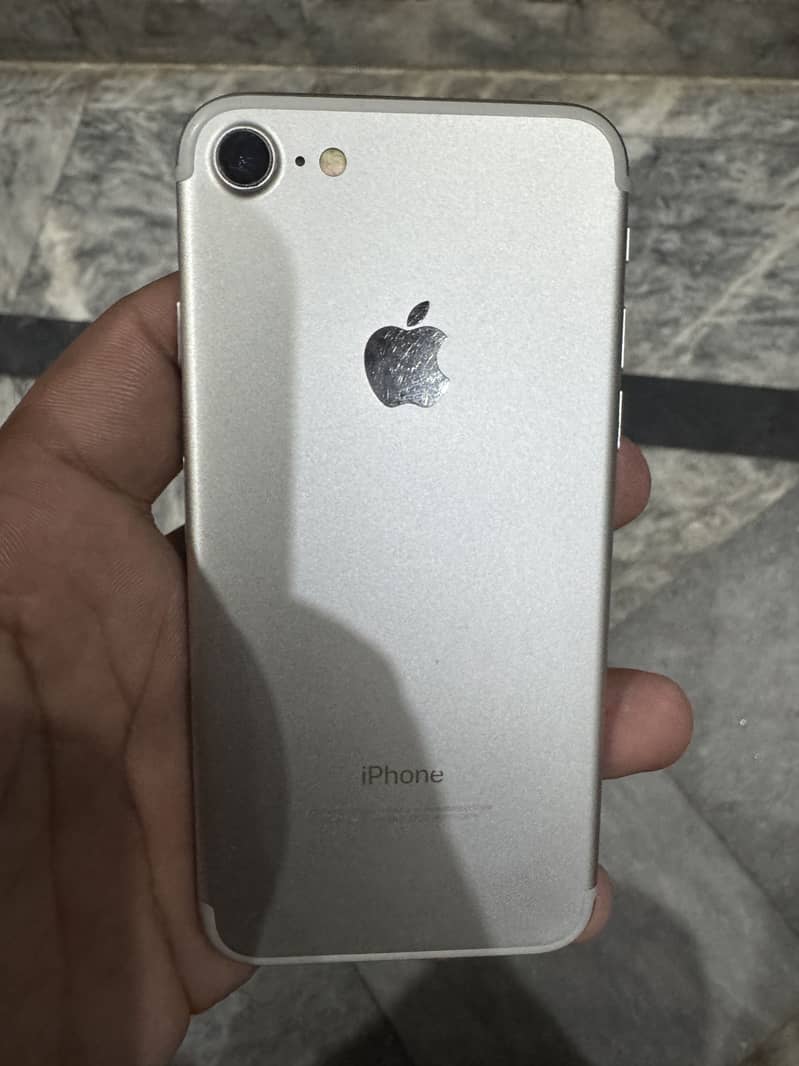 Apple iPhone 7 4