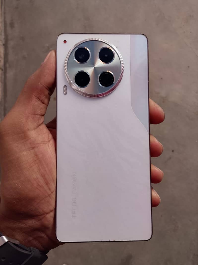 Tecno CAMON 30 0
