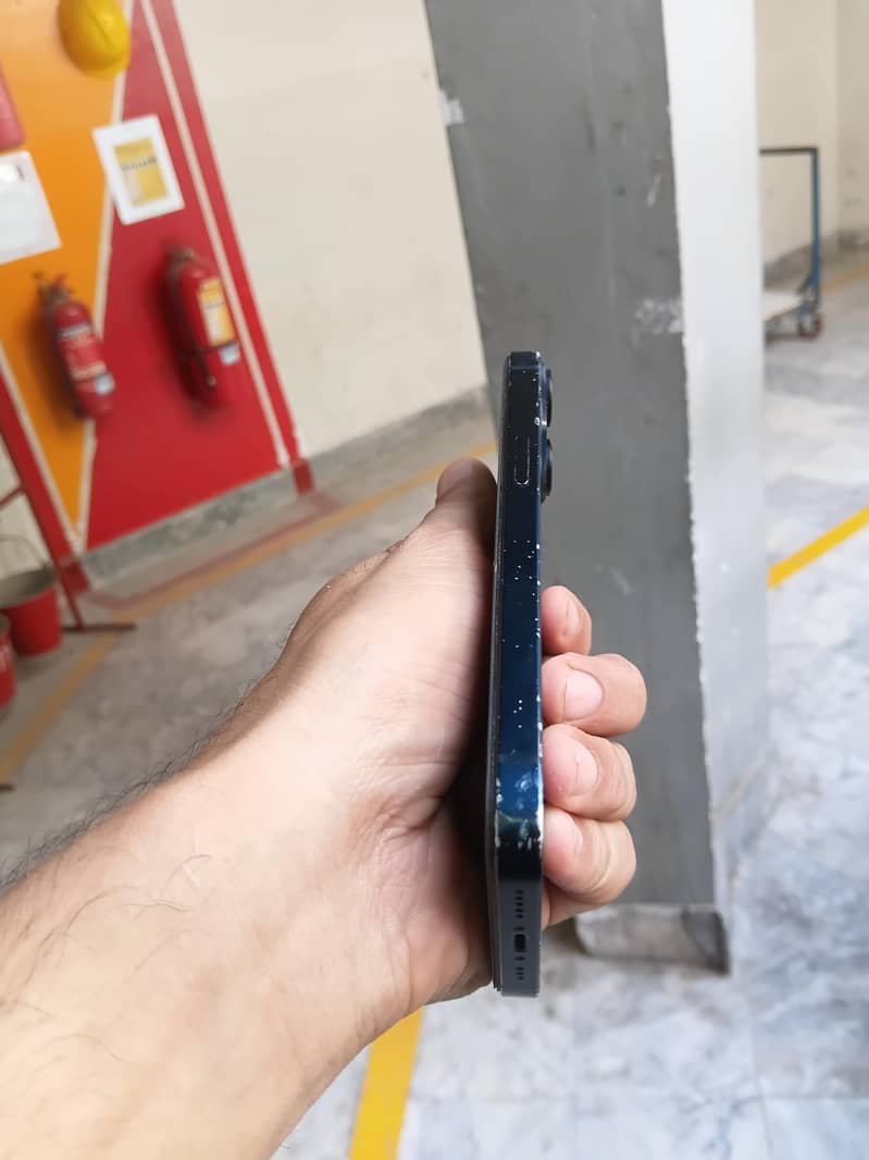 Apple iPhone 14 3