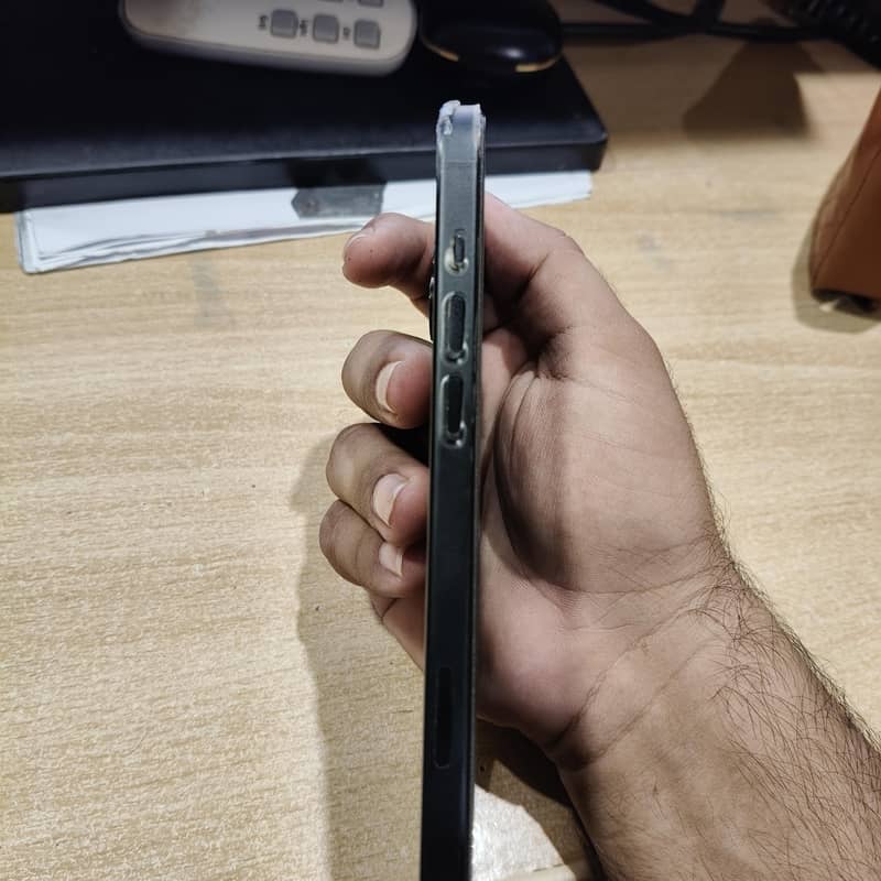Apple iPhone 15 plus 4