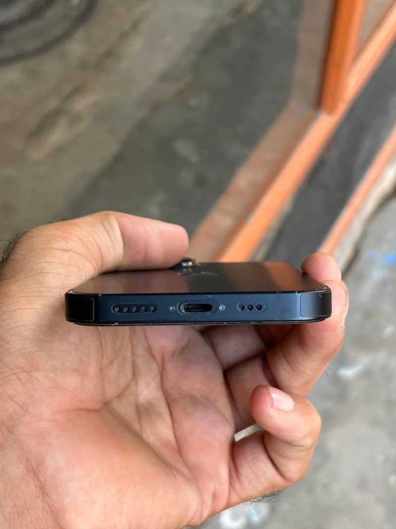 Apple iPhone 14 3
