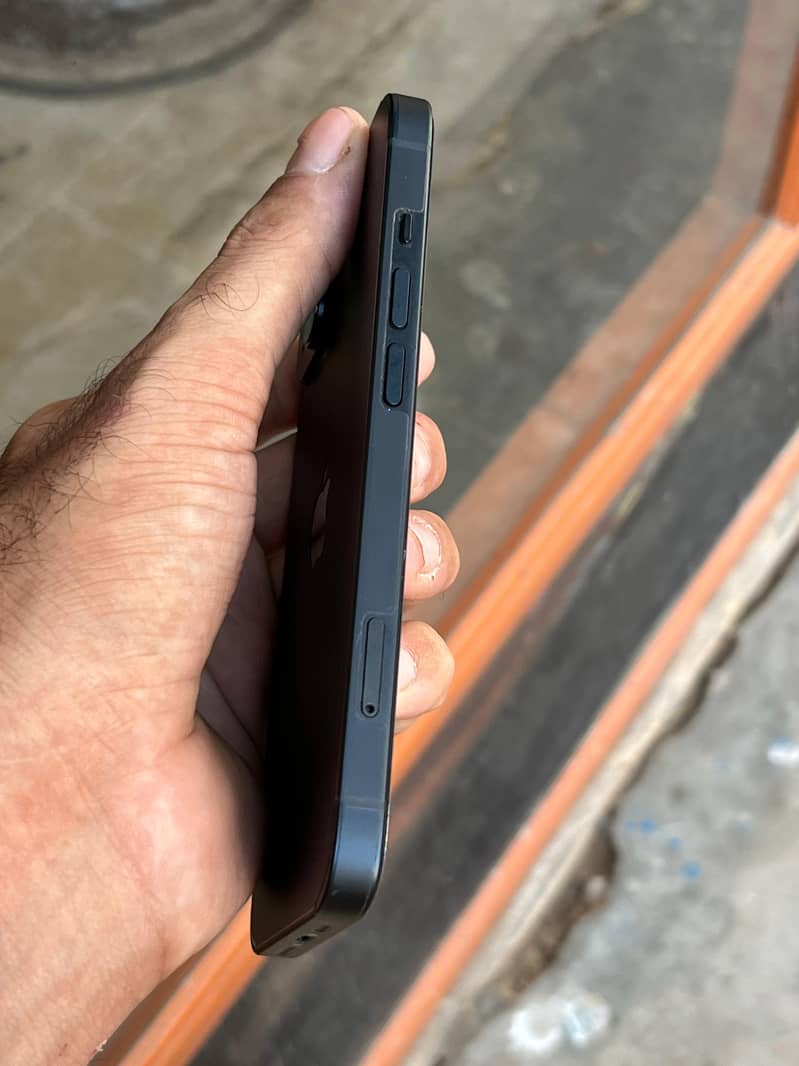 Apple iPhone 14 4
