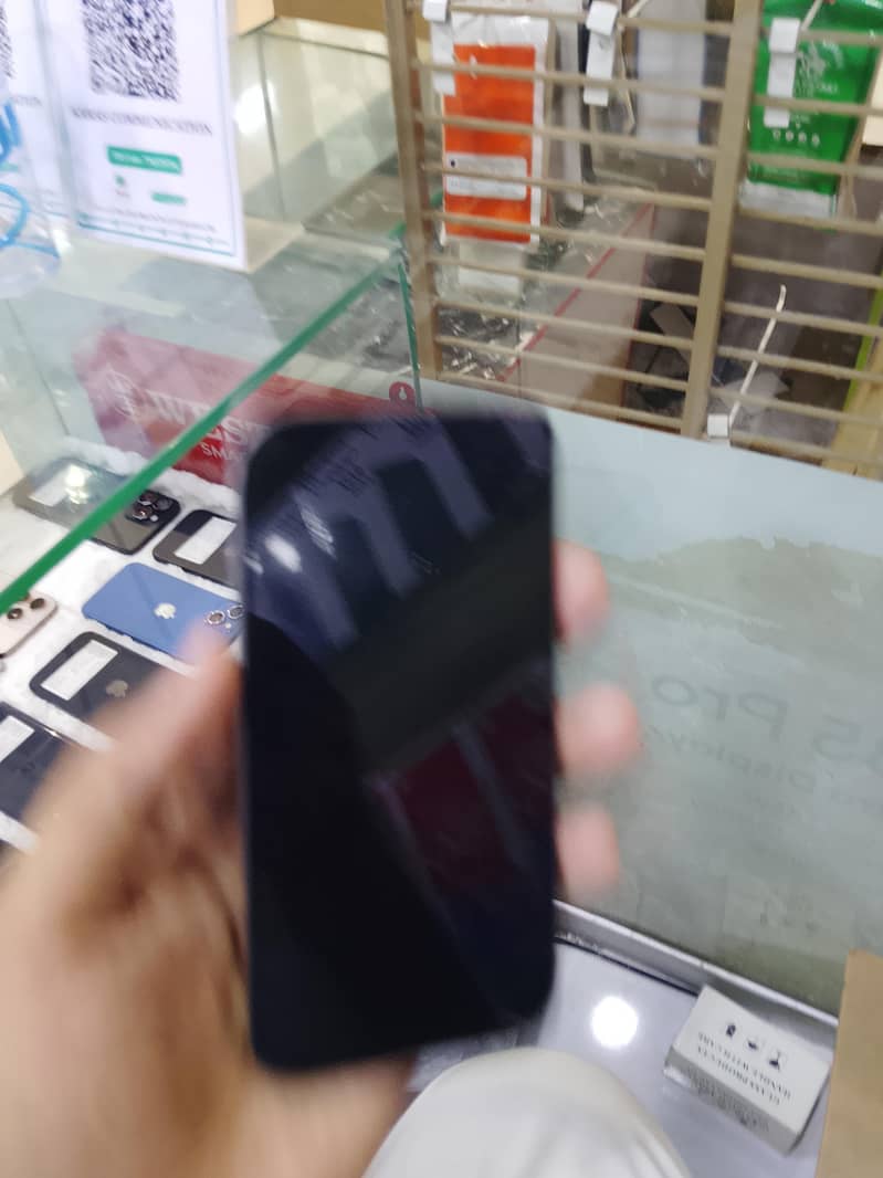 Apple iPhone 16 pro 1