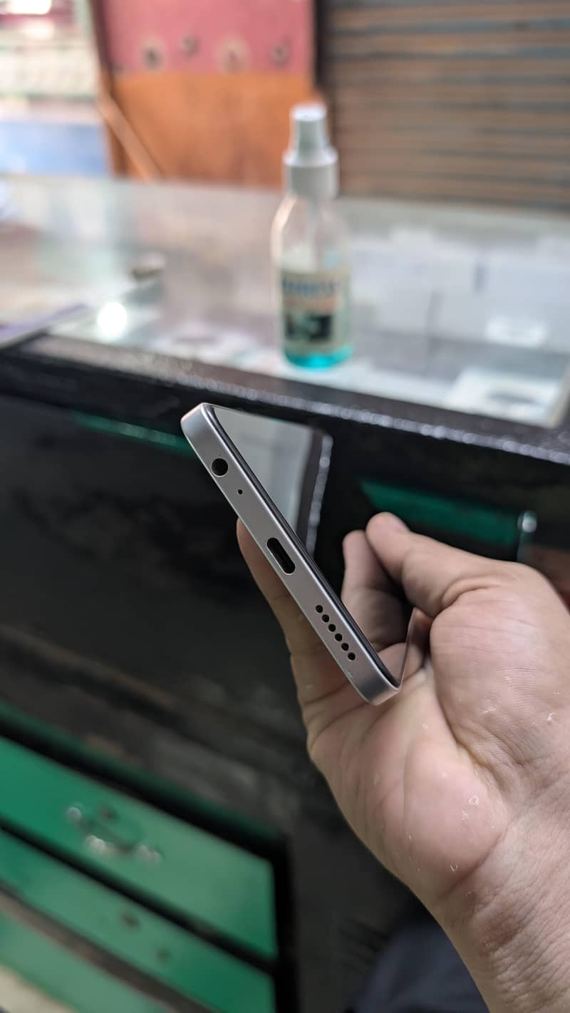 Tecno Spark 30 1