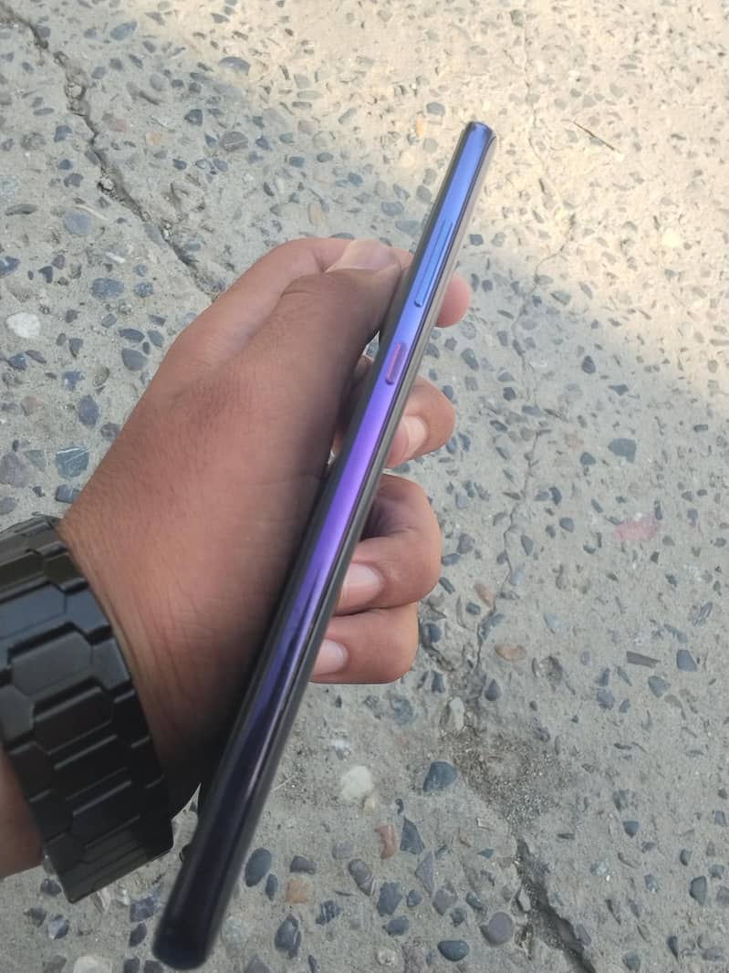 Huawei Mate 20 4