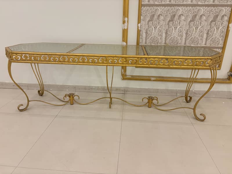 Dining tables 0