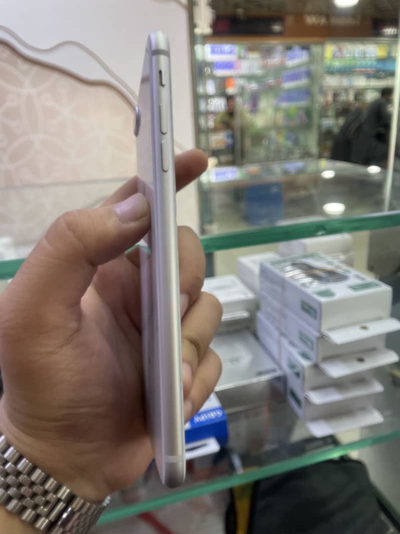Apple iPhone 8 Plus 1
