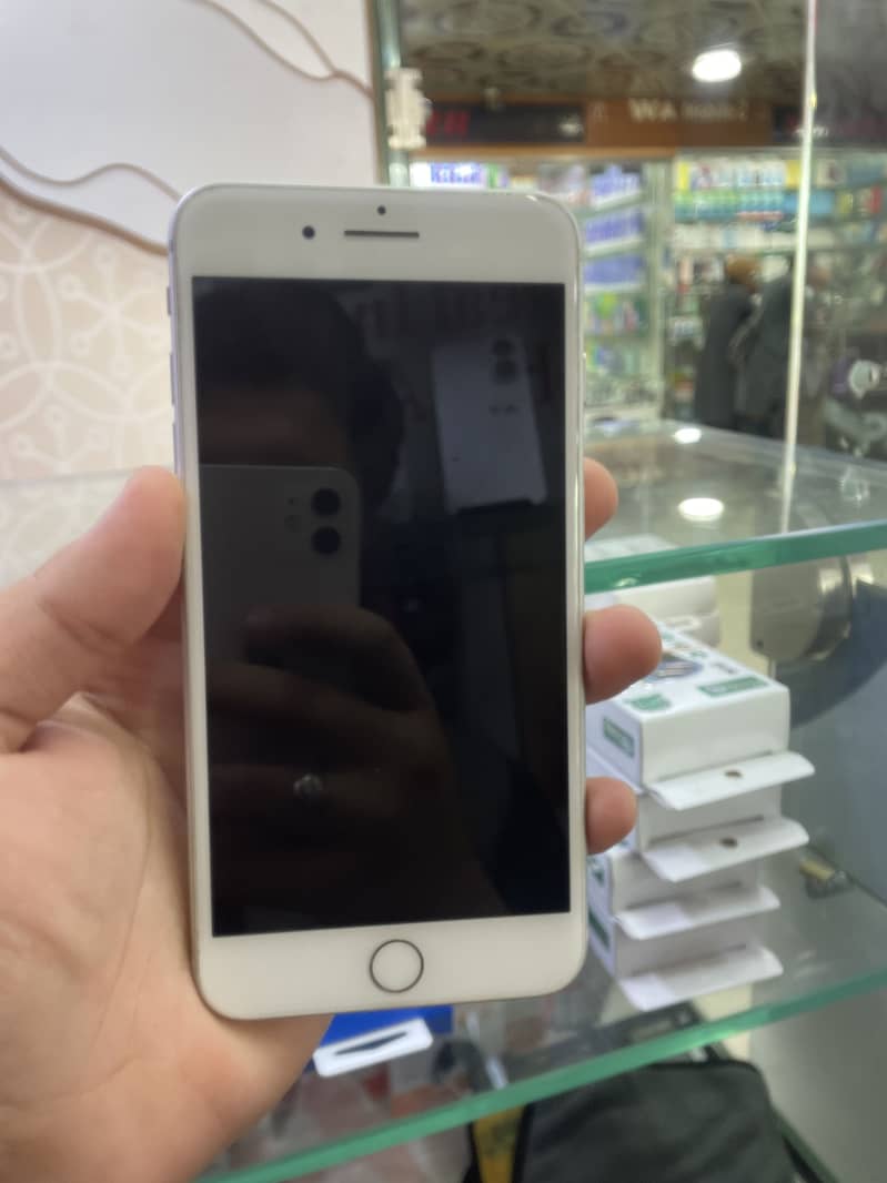 Apple iPhone 8 Plus 2