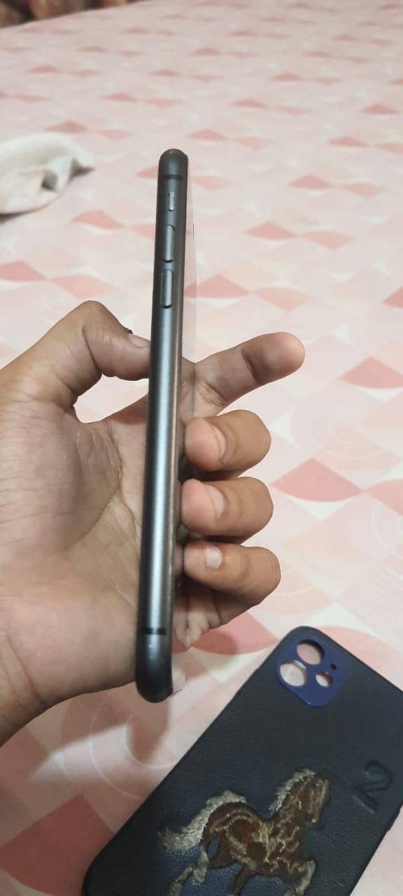 Apple iPhone 11 3