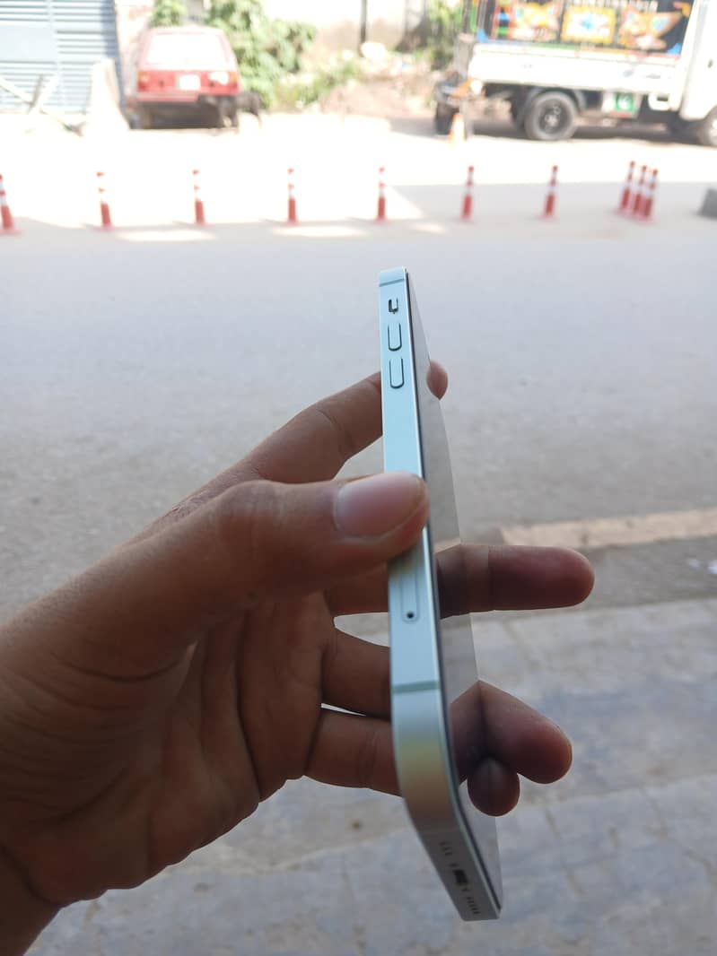 Apple iPhone 12 1