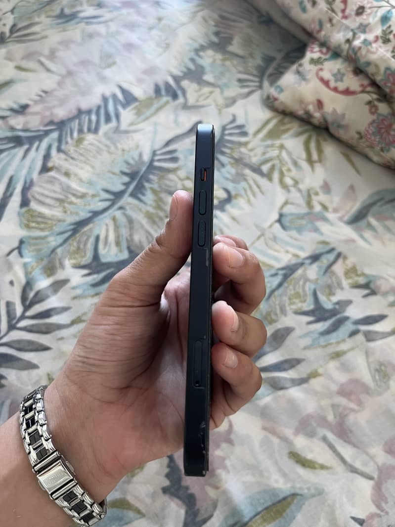 Apple iPhone 13 1