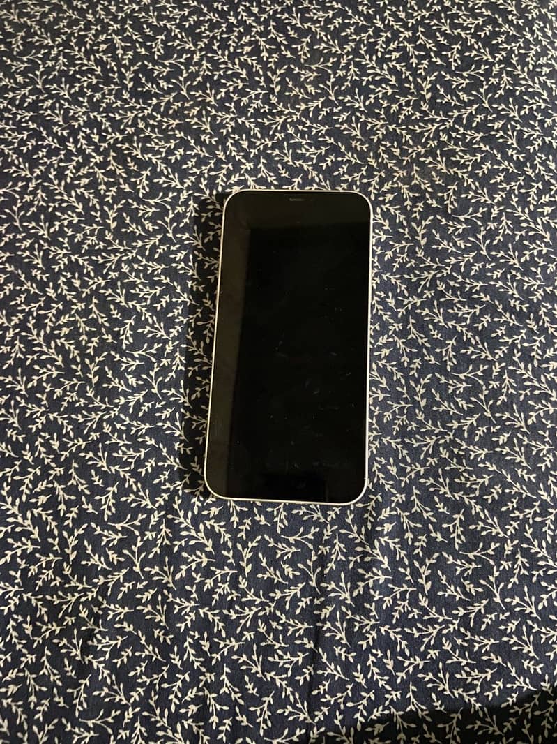 Apple iPhone 12 4