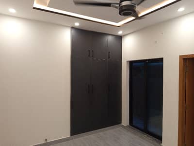 Good 5 Marla Lower Portion For rent In Central Park Housing Scheme