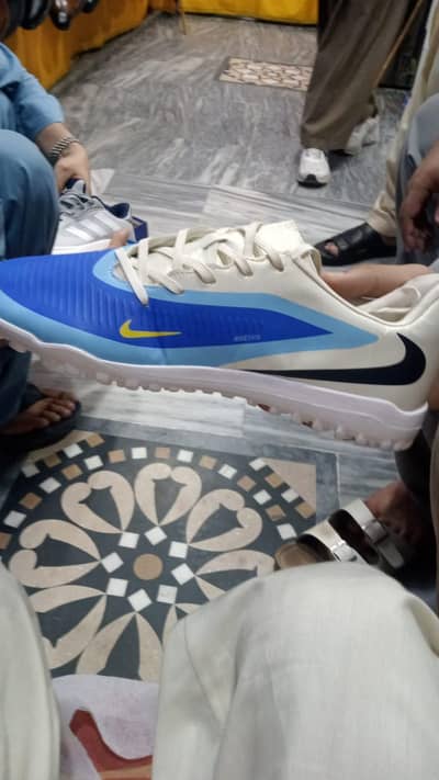 100 % orignal nike phantom football grippers
