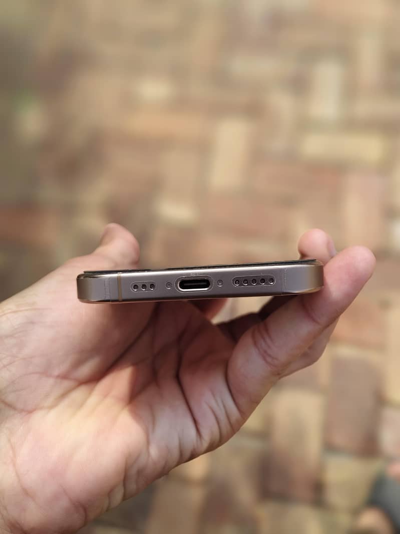 Apple iPhone 16 Pro 5